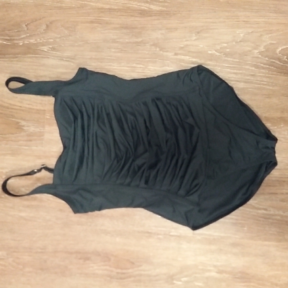 (8) Calvin Klein Swimwear Ruched One Piece Swimsuit Flattering Classic Beachwear